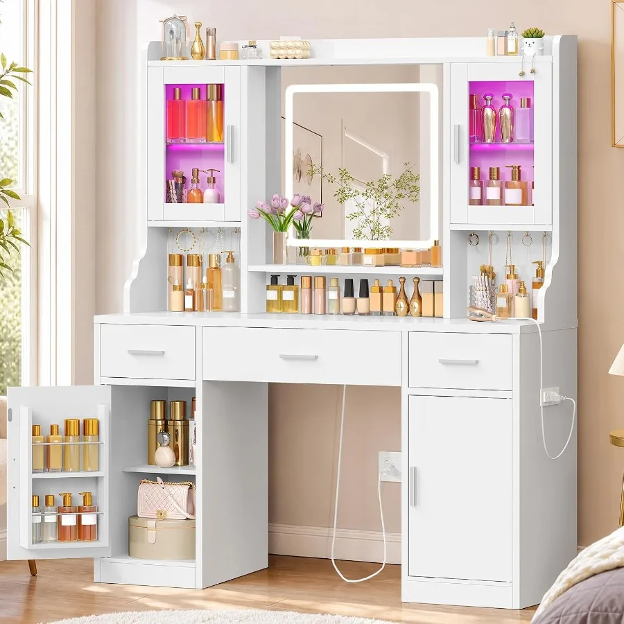 Makeup - طاولة مكياج مع مرآة وإضاءة للاستخدام